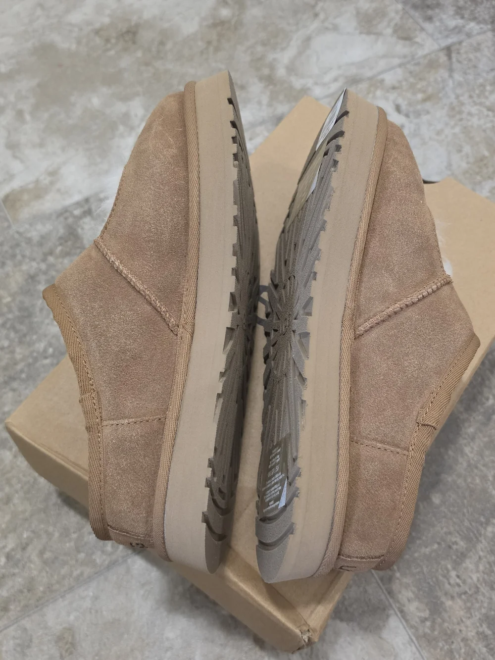 UGG Bea Mary Jane Chestnut Suede Slippers (1166552K) Size 6Y Fits Women's 8